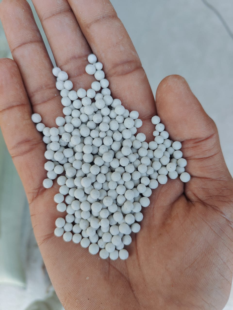 Full White Dolomite & Zeolite Granules